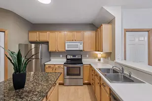 892 Braunworth Ct, Chaska, MN 55318 - Photo 12