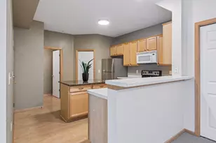 892 Braunworth Ct, Chaska, MN 55318 - Photo 10