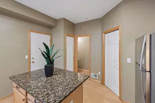 892 Braunworth Ct, Chaska, MN 55318 - Photo 14