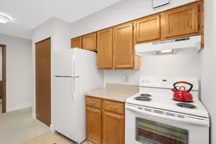 7600 Golden Valley Rd, Golden Valley, MN 55427 - Photo 12