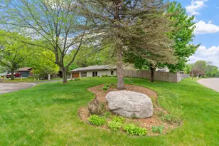 9069 Jeffery Ave S, Cottage Grove, MN 55016 - Photo 4