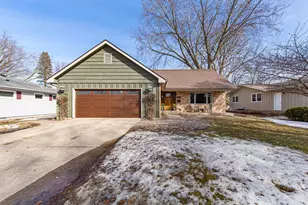 562 Maple Dr, Owatonna, MN 55060 - Photo 2