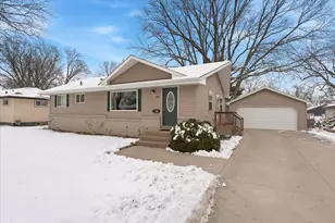 6712 Ewing Ave N, Brooklyn Center, MN 55429 - Photo 2