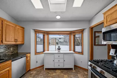 9246 Shenandoah Lane N, Maple Grove, MN 55369 - Photo 8