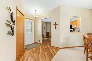 10481 Bay View Ln, Woodbury, MN 55129 - Photo 4