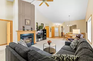 10481 Bay View Ln, Woodbury, MN 55129 - Photo 8