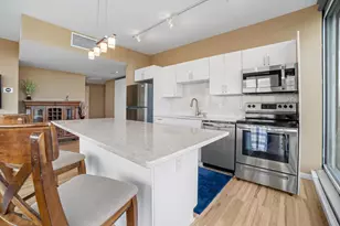 8151 33rd Ave S, Bloomington, MN 55425 - Photo 4