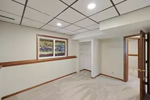 10365 Buckingham Dr, Eden Prairie, MN 55347 - Photo 36