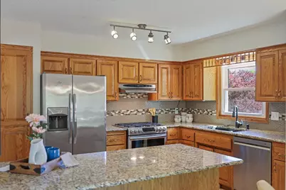 10365 Buckingham Drive, Eden Prairie, MN 55347 - Photo 22