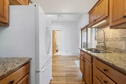 863 Sherburne Avenue, Saint Paul, MN 55104 - Photo 8