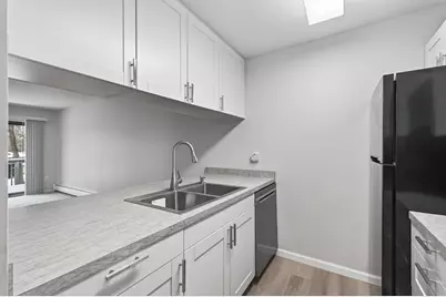 2800 Hamline Avenue N #303, Roseville, MN 55113 - Photo 4