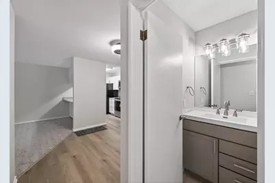 2800 Hamline Avenue N #303, Roseville, MN 55113 - Photo 14