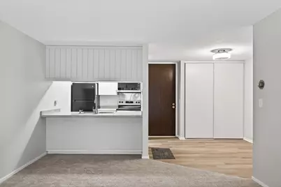 2800 Hamline Avenue N #303, Roseville, MN 55113 - Photo 2