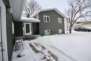 915 Hemlock Ct, Breckenridge, MN 56520 - Photo 2