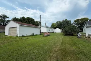 204 E 4th St, Donnelly, MN 56235 - Photo 4