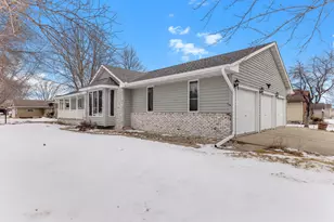 1005 9th St SE, Waseca, MN 56093 - Photo 2