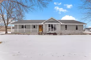 1005 9th St SE, Waseca, MN 56093 - Photo 1