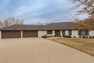 1105 Greystone Ln SW, Rochester, MN 55902 - Photo 1