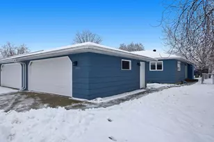 2811 26th St Cir S, Moorhead, MN 56560 - Photo 2