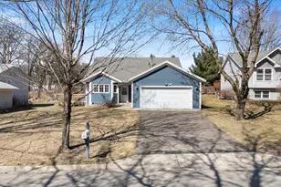 921 21st St SE, Saint Cloud, MN 56304 - Photo 2