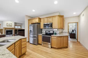 505 Chapel Ct, Eagan, MN 55121 - Photo 18