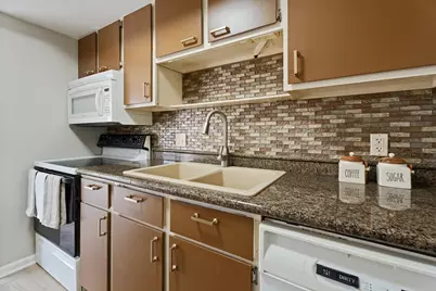 1911 Greenfield Lane SW #G, Rochester, MN 55902 - Photo 16