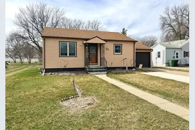 1015 Fredrick Avenue, Worthington, MN 56187 - Photo 2