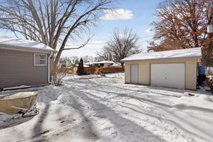 1186 Quincy St, Shakopee, MN 55379 - Photo 32
