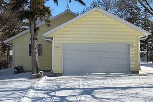 303 Main Ave S, Roseau, MN 56751 - Photo 2