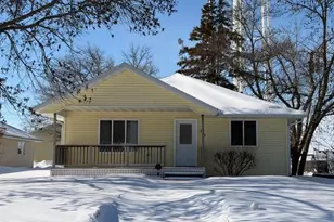 303 Main Ave S, Roseau, MN 56751 - Photo 1