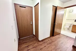 7600 Golden Valley Rd, Golden Valley, MN 55427 - Photo 10