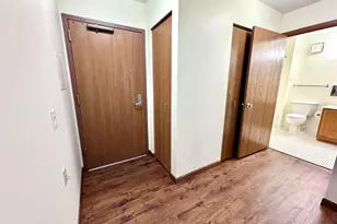 7600 Golden Valley Rd, Golden Valley, MN 55427 - Photo 10