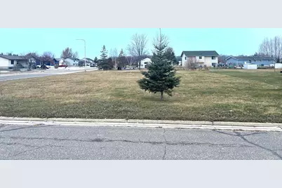 405 Dale Avenue SW, Warroad, MN 56763 - Photo 2