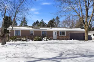 2575 Aladdin St, Roseville, MN 55113 - Photo 1