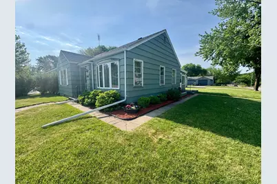 402 E Walnut Street, Redwood Falls, MN 56283 - Photo 2