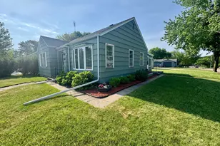 402 E Walnut St, Redwood Falls, MN 56283 - Photo 2