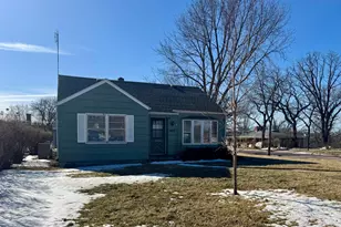 402 E Walnut St, Redwood Falls, MN 56283 - Photo 1