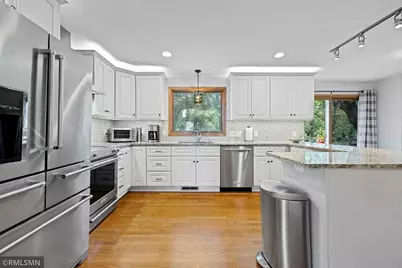 6868 Stonewood Court, Eden Prairie, MN 55346 - Photo 4