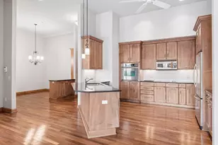 555 Oak Ridge Pl, Hopkins, MN 55305 - Photo 4