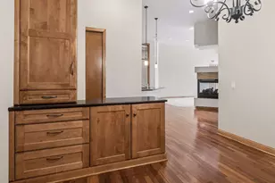 555 Oak Ridge Pl, Hopkins, MN 55305 - Photo 8