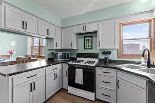 964 Western Ave N, Saint Paul, MN 55117 - Photo 6