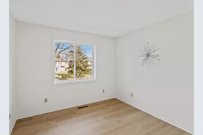 975 Pondview Court, Vadnais Heights, MN 55127 - Photo 16