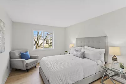 975 Pondview Court, Vadnais Heights, MN 55127 - Photo 12