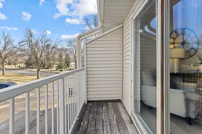 975 Pondview Court, Vadnais Heights, MN 55127 - Photo 18