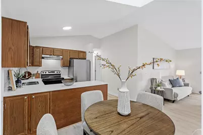 975 Pondview Court, Vadnais Heights, MN 55127 - Photo 2