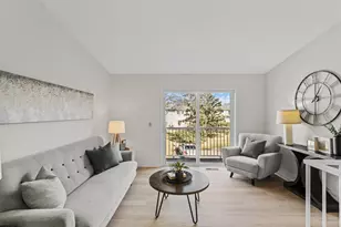 975 Pondview Ct, Vadnais Heights, MN 55127 - Photo 10