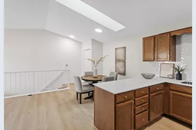 975 Pondview Court, Vadnais Heights, MN 55127 - Photo 6