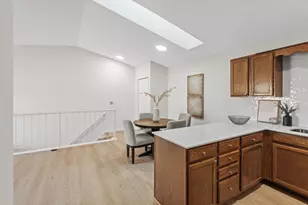 975 Pondview Ct, Vadnais Heights, MN 55127 - Photo 6