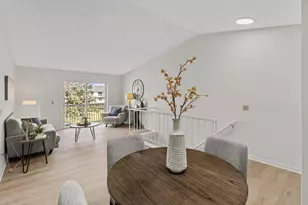 975 Pondview Ct, Vadnais Heights, MN 55127 - Photo 8