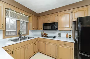 1073 Forest Hills Dr SW, Rochester, MN 55902 - Photo 8